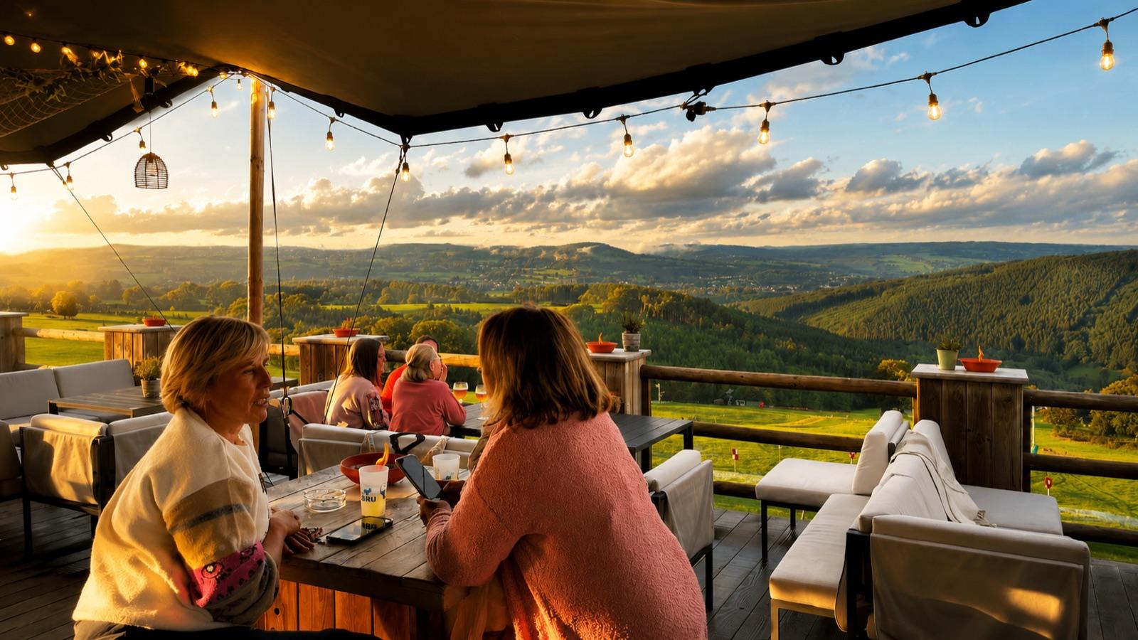 Terrasse du chalet du Val de Wanne au coucher du soleil, vue sur les vallées ardennaises