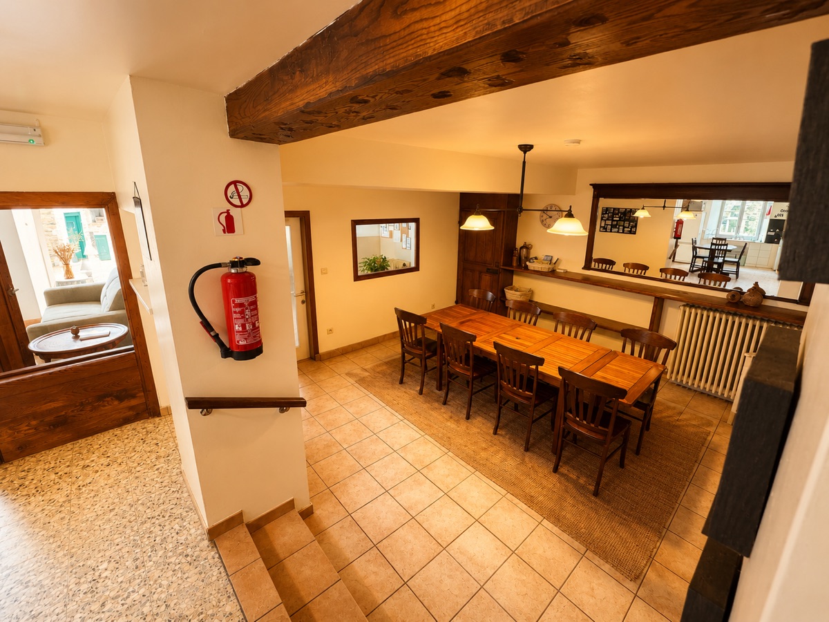Salle à manger sous les poutres