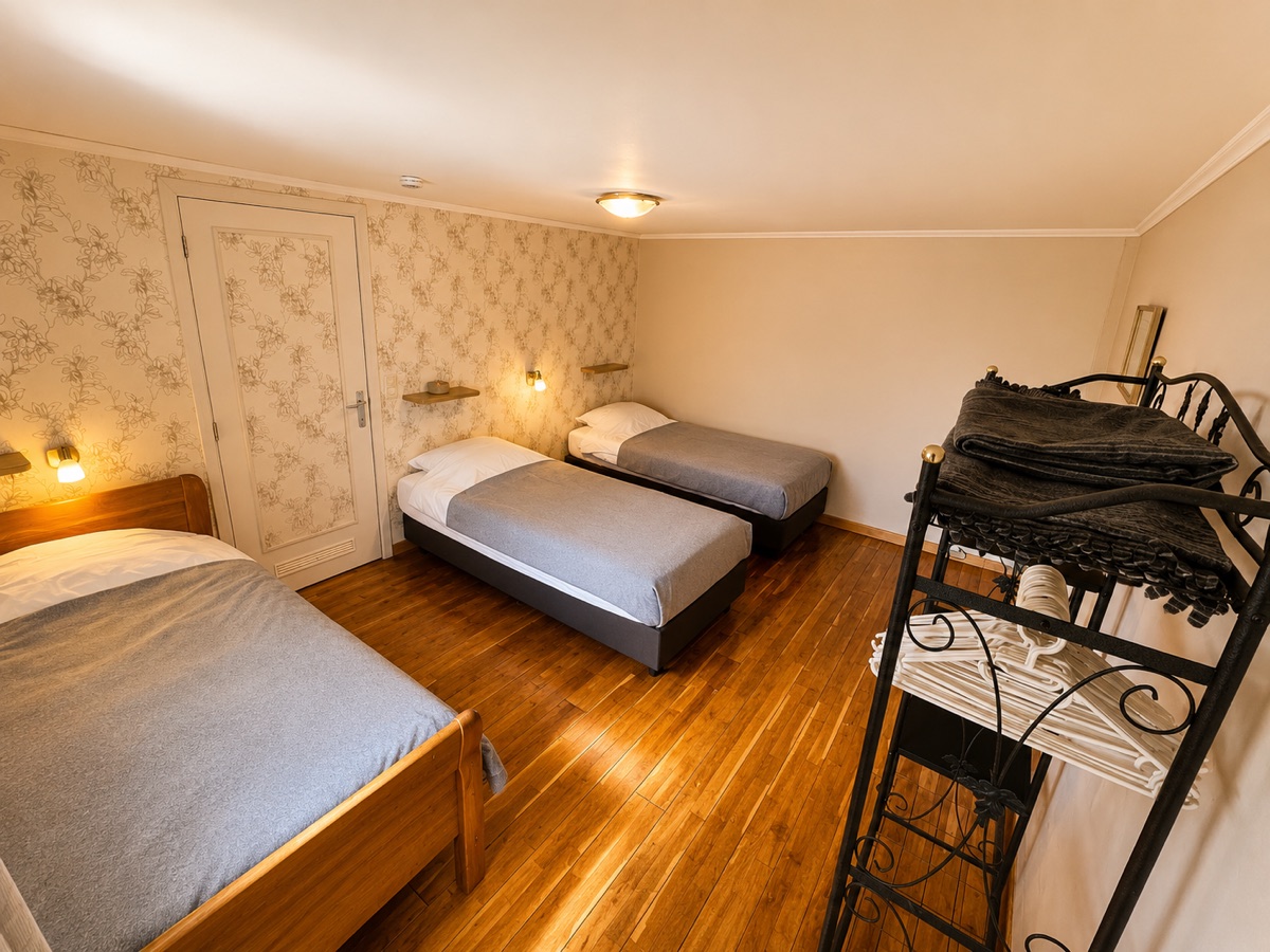 Chambre 2 — couchages et lits superposés